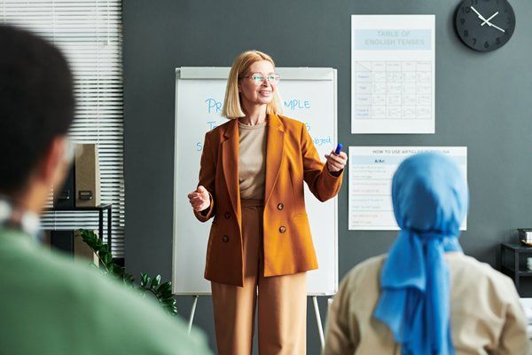 A woman hosting in-person nutrition workshop 